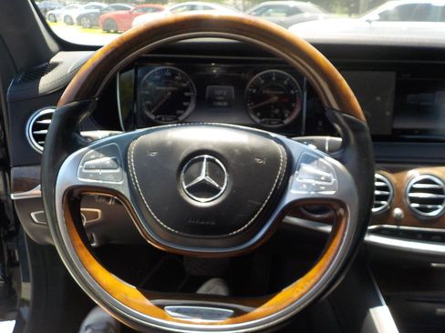 Used 2017 Mercedes-Benz S 550 4MATIC Sedan image 17