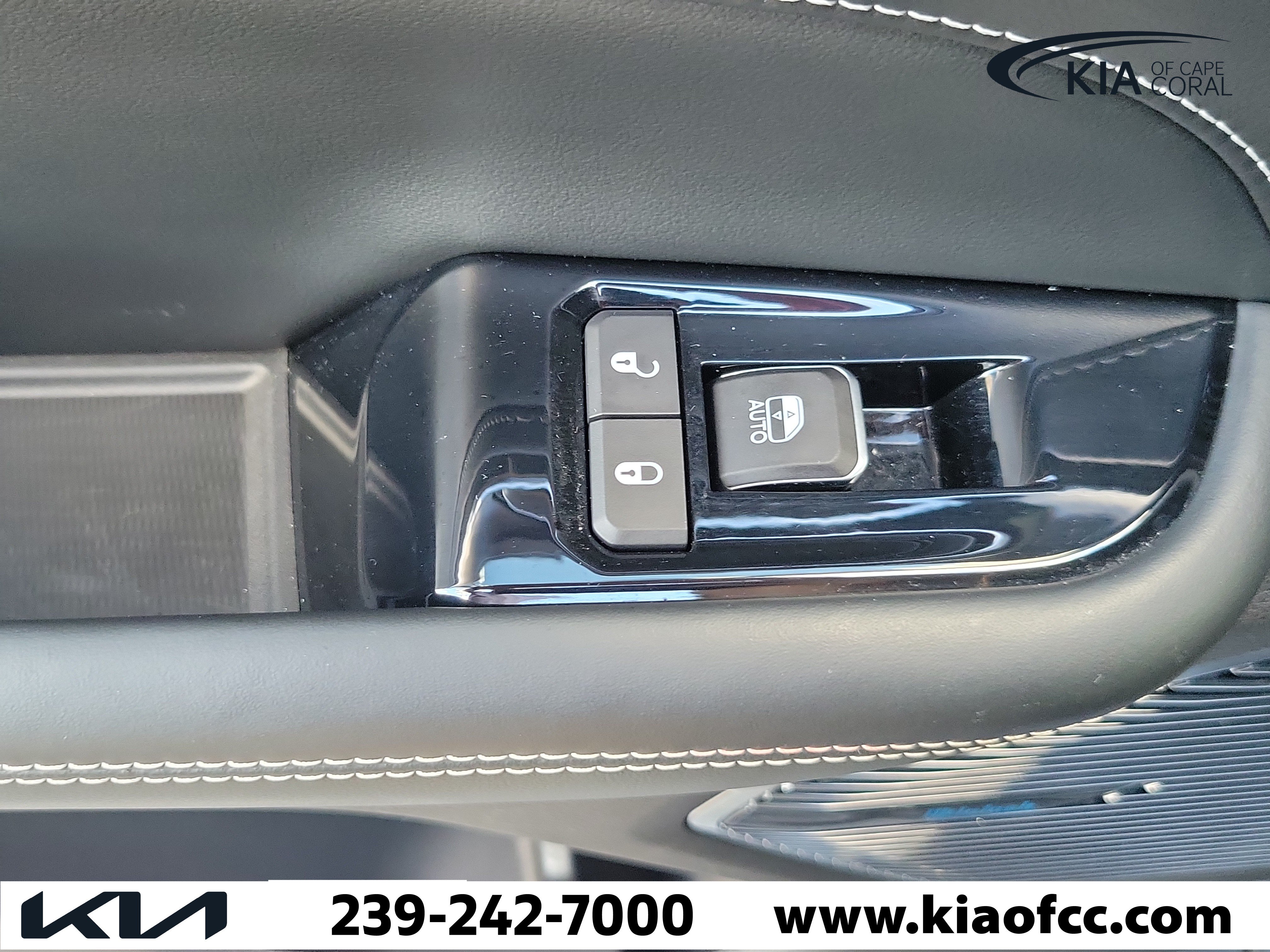 Used 2023 Jeep Grand Cherokee Overland w/ Adv Protech Group III RWD image 16