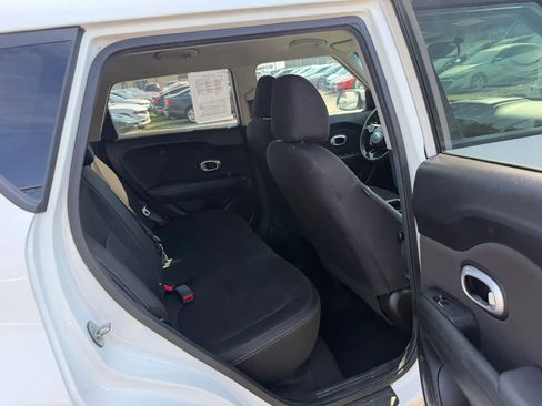 Used 2018 Kia Soul FWD image 10