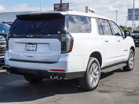 New 2026 Chevrolet Suburban Premier image 8