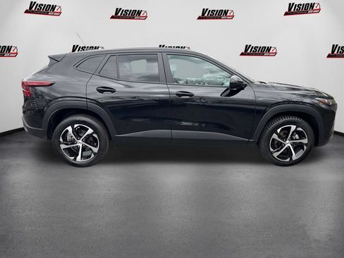 Used 2024 Chevrolet Trax RS w/ Driver Confidence Package FWD image 4