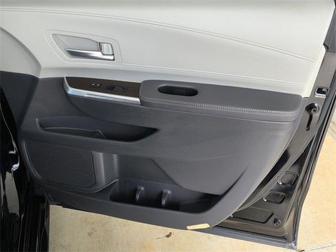 Used 2022 Toyota Sienna XLE image 36