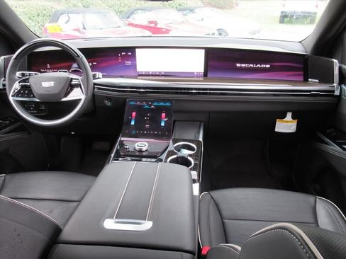 Certified 2025 Cadillac Escalade Premium Luxury w/ LPO, Radiant Package AWD/4WD image 12
