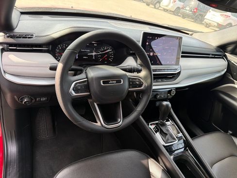 Used 2025 Jeep Compass Limited image 13