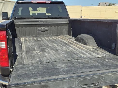 Used 2024 Chevrolet Silverado 2500 LT w/ Convenience Package image 16