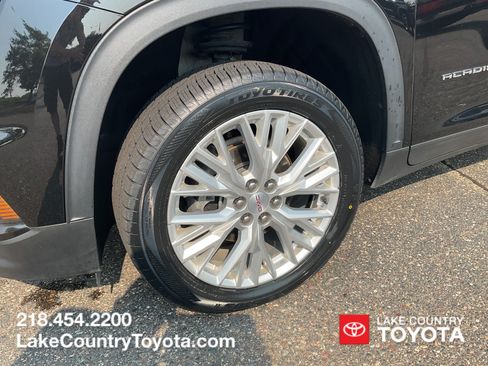 Used 2024 GMC Acadia Elevation AWD/4WD image 9