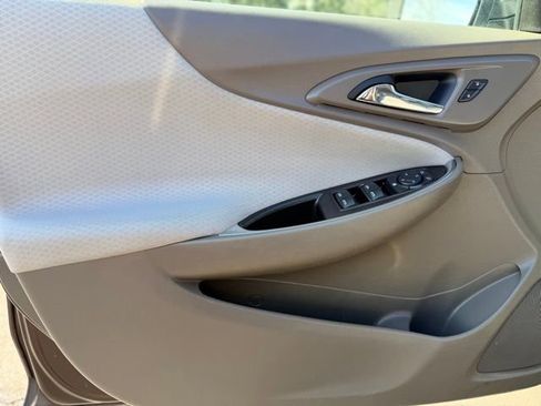 Used 2016 Chevrolet Malibu LT image 18