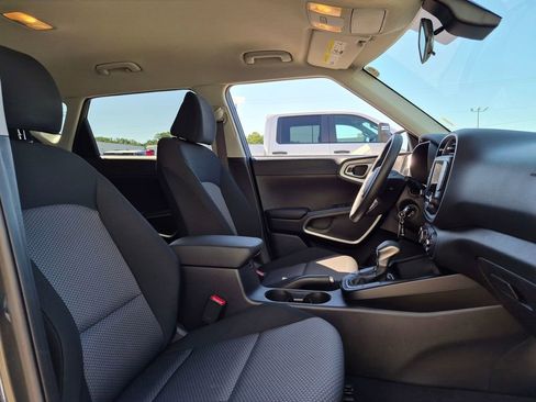 Used 2025 Kia Soul LX w/ LX Technology Package FWD image 28