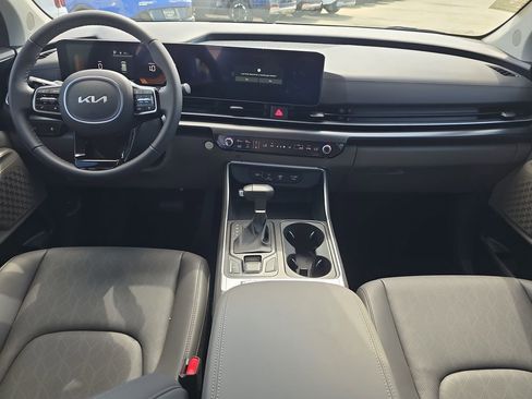 New 2026 Kia Carnival FWD image 12