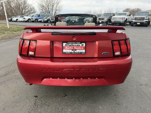 Used 2001 Ford Mustang Convertible image 3
