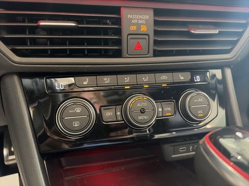 Used 2023 Volkswagen Jetta GLI Autobahn image 37