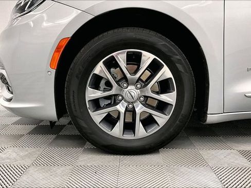 Used 2022 Chrysler Pacifica Pinnacle FWD image 10