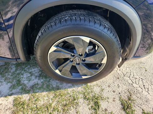 Used 2024 Nissan Rogue SV AWD/4WD image 7