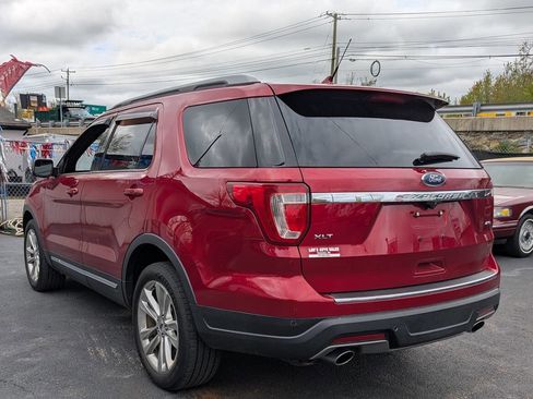Used 2018 Ford Explorer XLT w/ Equipment Group 202A AWD/4WD image 6
