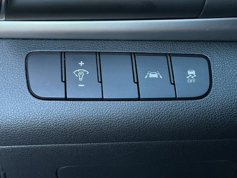 Used 2020 Hyundai Elantra SE w/ Cargo Package (C1) image 24