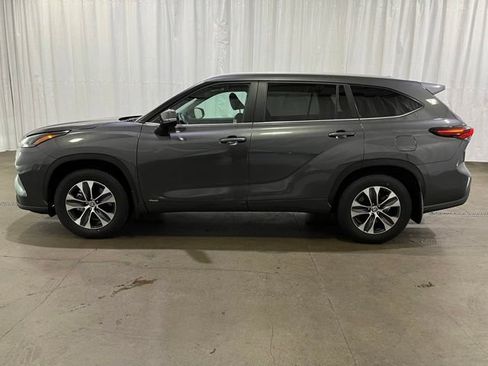 Certified 2024 Toyota Highlander XLE AWD/4WD image 7