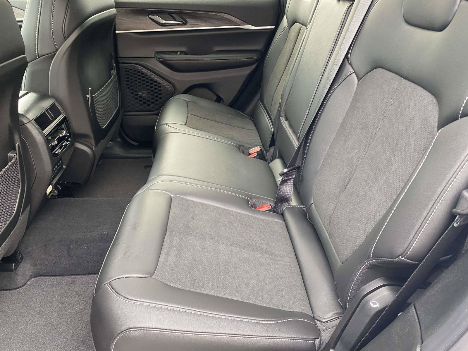 New 2026 Jeep Grand Cherokee Altitude AWD/4WD image 11