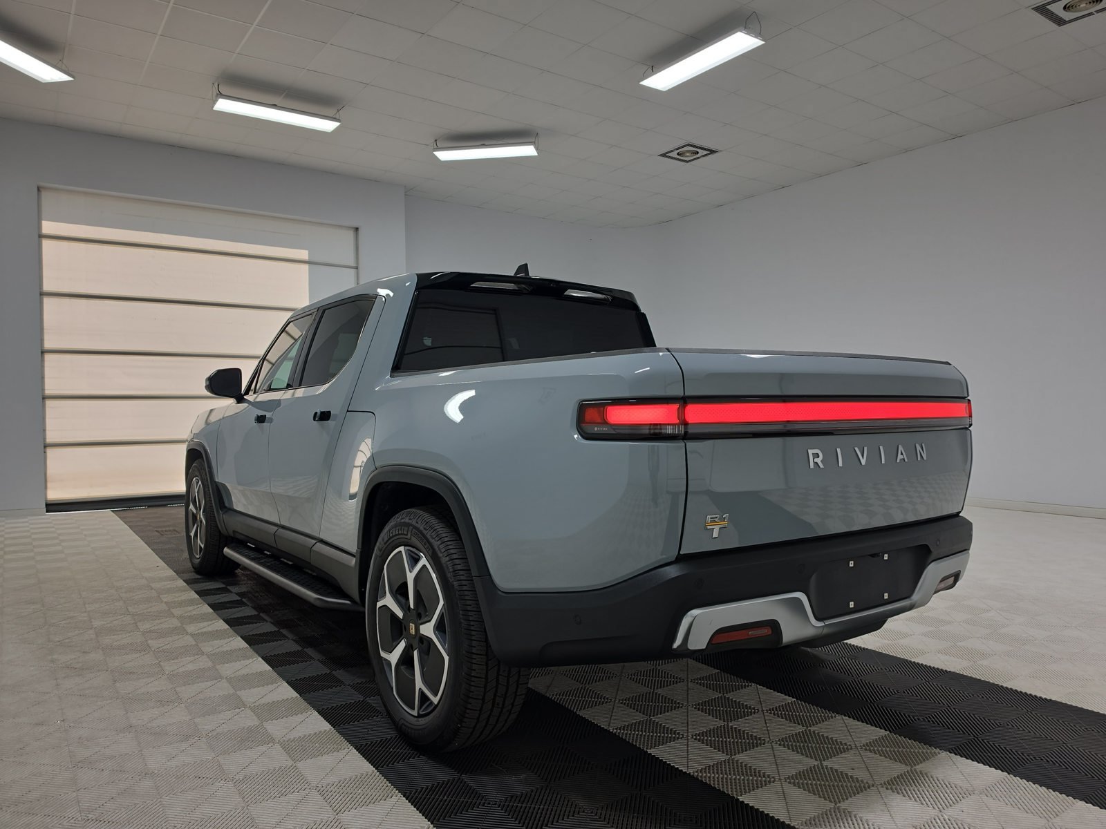 Used 2022 Rivian R1T Adventure AWD/4WD image 3