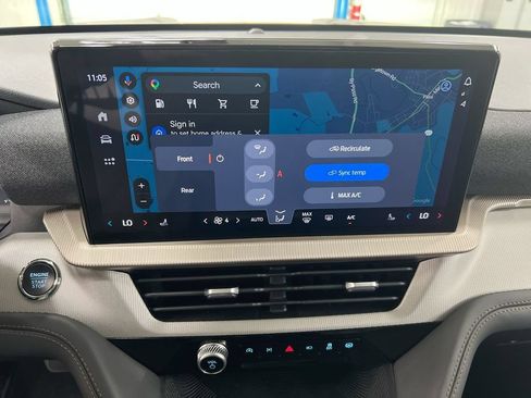 Used 2025 Ford Explorer Active AWD/4WD image 17