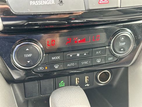 Used 2024 Mitsubishi Eclipse Cross SE image 19