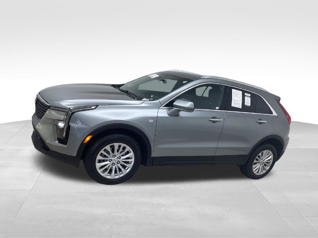 Used 2024 Cadillac XT4 Luxury w/ Cold Weather Package AWD/4WD image 3