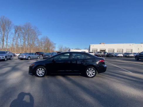 Used 2025 Toyota Corolla LE image 10