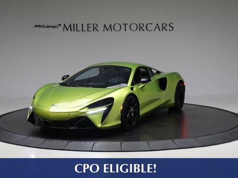 Used 2024 McLaren Artura image 1