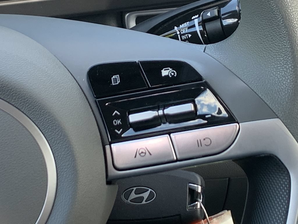 Certified 2026 Hyundai Elantra SE FWD image 24