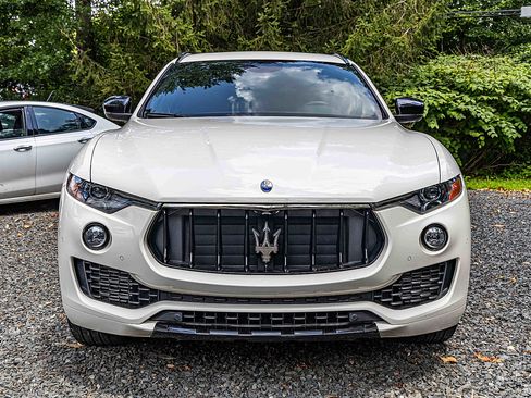 Used 2021 Maserati Levante image 2