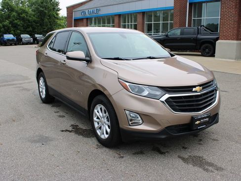 Used 2018 Chevrolet Equinox LT FWD image 2