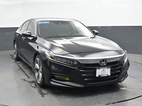 Used 2018 Honda Accord Touring image 4