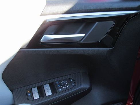 New 2025 Mitsubishi Outlander SE image 11