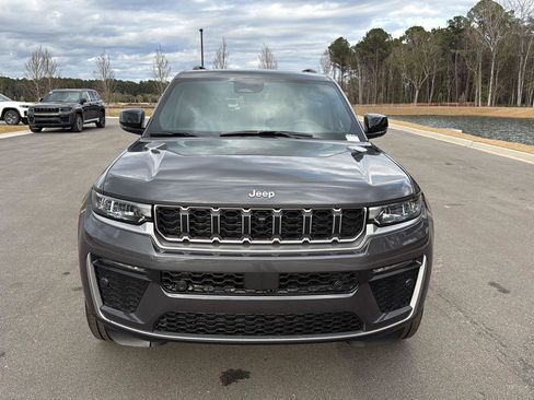 New 2026 Jeep Grand Cherokee Limited w/ Luxury Tech Group II RWD image 2