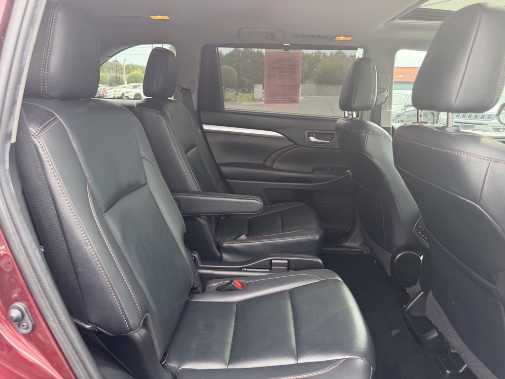 Used 2019 Toyota Highlander XLE FWD image 37