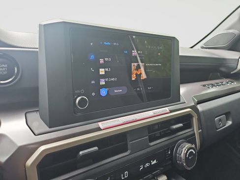 Used 2024 Toyota Tacoma SR5 AWD/4WD image 21
