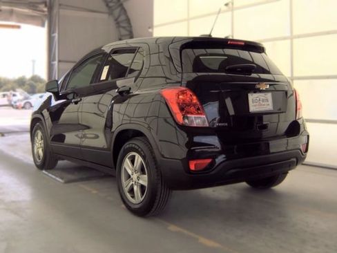 Used 2022 Chevrolet Trax LS w/ Tint and Cruise Package FWD image 4