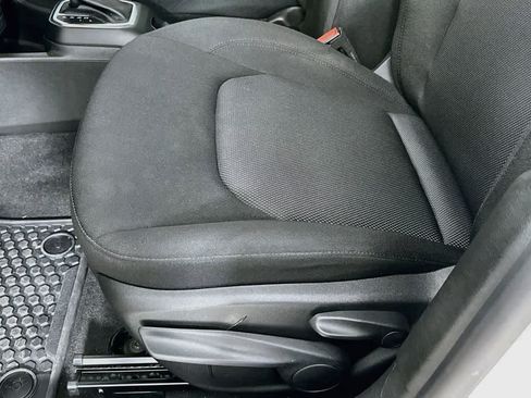 Used 2023 Jeep Renegade Latitude AWD/4WD image 30