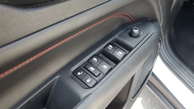 Used 2023 Jeep Compass Trailhawk w/ Trailhawk Convenience Group AWD/4WD image 6