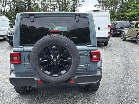 Used 2025 Jeep Wrangler Unlimited Sahara AWD/4WD image 9