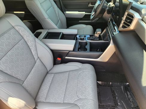 Used 2024 Toyota Tundra Limited AWD/4WD image 17