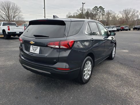 Used 2022 Chevrolet Equinox LT w/ Driver Convenience Package image 3