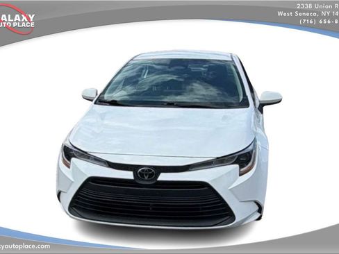 Used 2023 Toyota Corolla LE FWD image 2