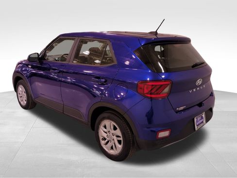 Used 2023 Hyundai Venue SE image 7