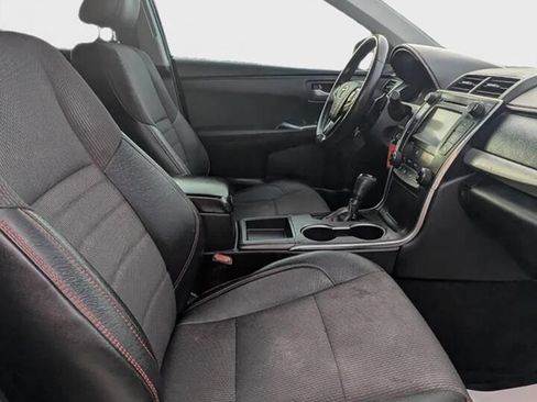 Used 2016 Toyota Camry SE image 12