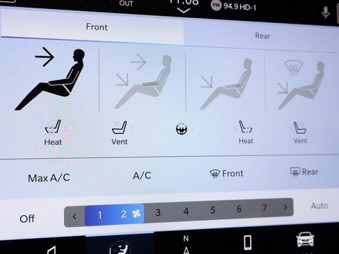 Used 2023 Chrysler Pacifica Limited image 55