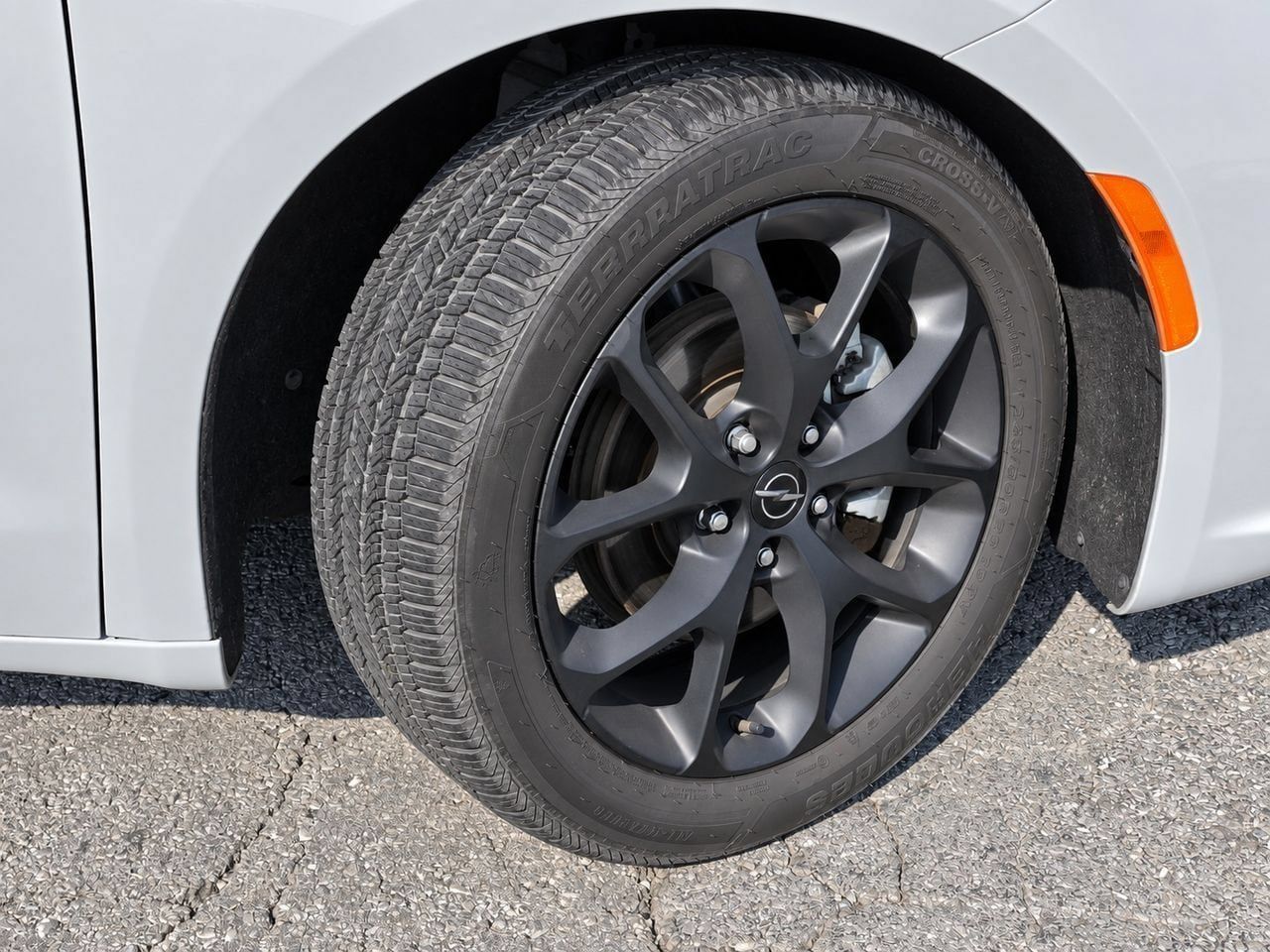 Used 2025 Chrysler Pacifica Limited FWD image 9