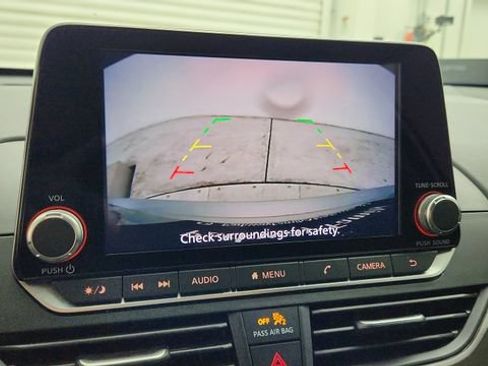 Used 2024 Nissan Altima 2.5 SV FWD image 14