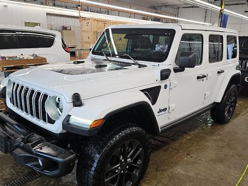 Used 2025 Jeep Wrangler Backcountry image 3