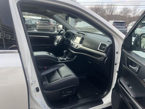 Used 2019 Toyota Highlander XLE image 10