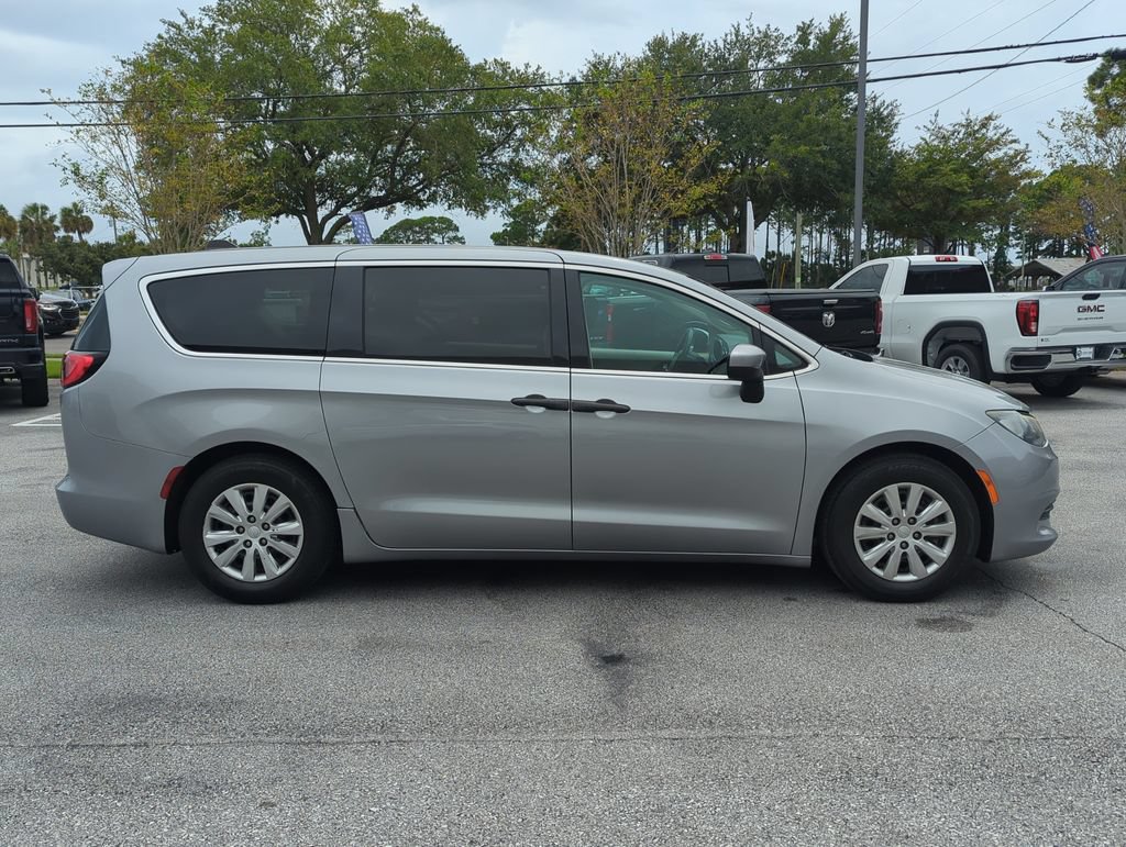 Used 2018 Chrysler Pacifica L FWD image 7